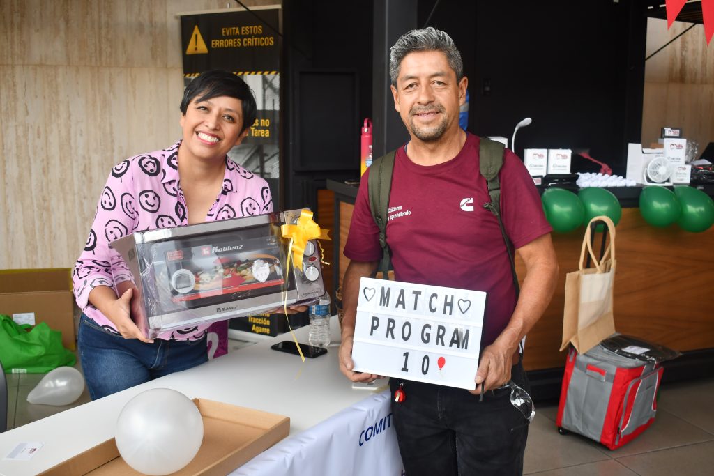 Colaboradores de Cummins participando en el Match Program