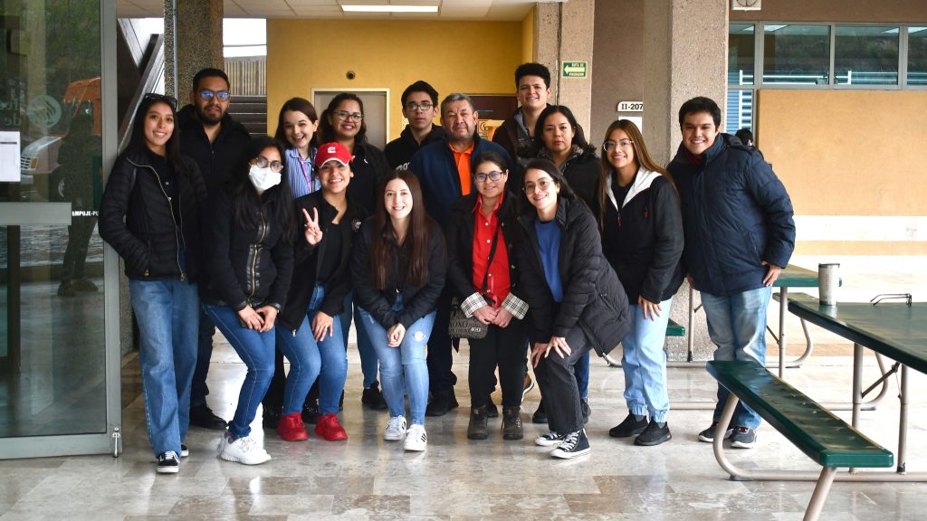 Voluntarios Cummins apoyando en el recorrido por el Tec de Mty