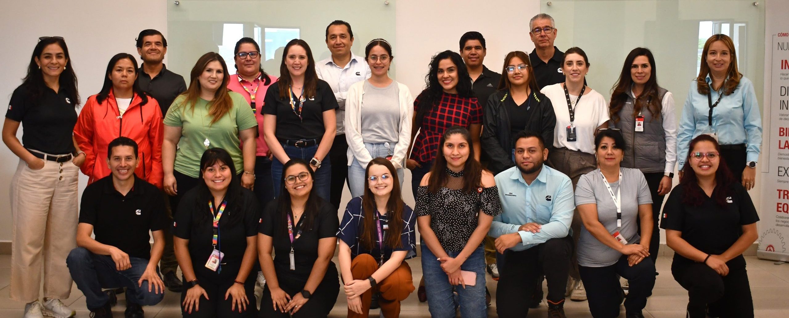 Colaboradores de Cummins en taller STEM