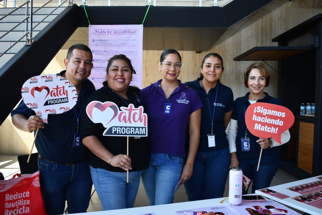 Representantes de Otra Oportunidad y San Vicente de Paul en activación de campaña Match