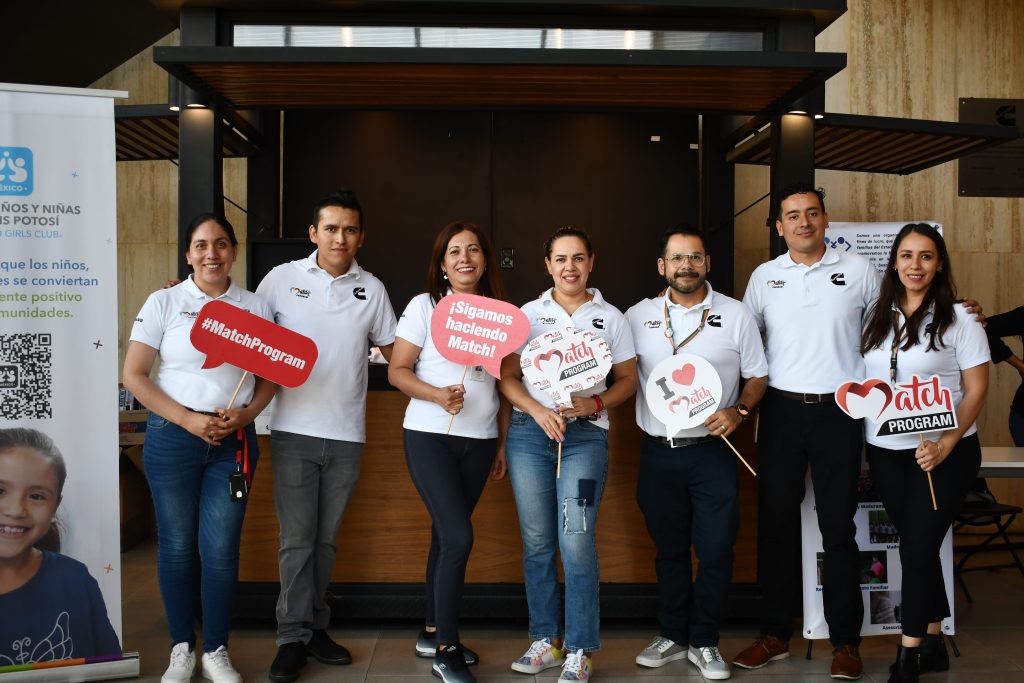 Voluntarios Cummins participando en el Match Program